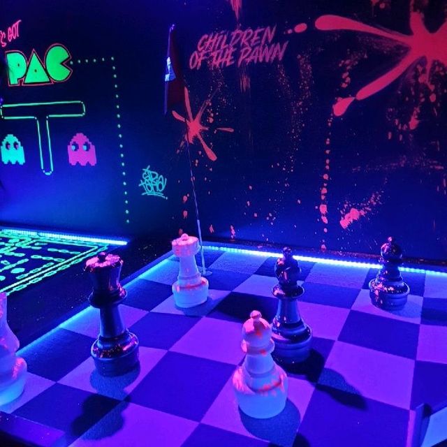 Fun indoor mini golf experience