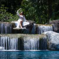ที่พักที่มีน้ำตกอยู่ในโรงแรม