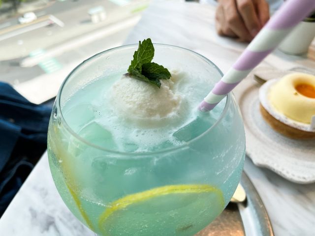 堁夏咖啡 café crotchet~位於台中歌劇院的高質感咖啡廳｜白色景觀系及視覺系網美飲品 愛打卡的你不要錯過