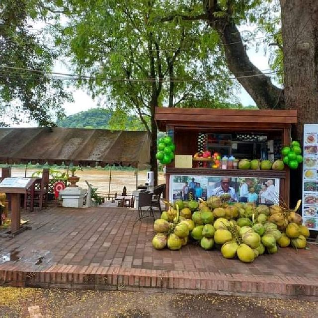 ร้านอาหารแม่ของชันเสร็จ เมืองหลวงพระบาง