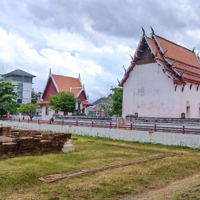 พุทธสถานเชิงท่า – หน้าโบสถ์ โบราณสถาน จ.นนทบุรี