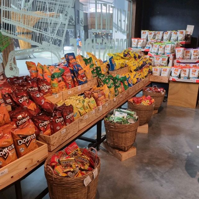 A Supermarket that has everything(Photo Ed)