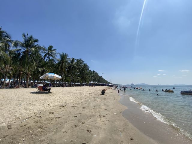 Bangsan Beach หาดบางแสน ชลบุรี