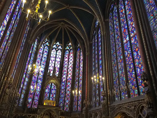 フランス🇫🇷 ステンドグラスで作られた物語！サント・シャペルをご紹介