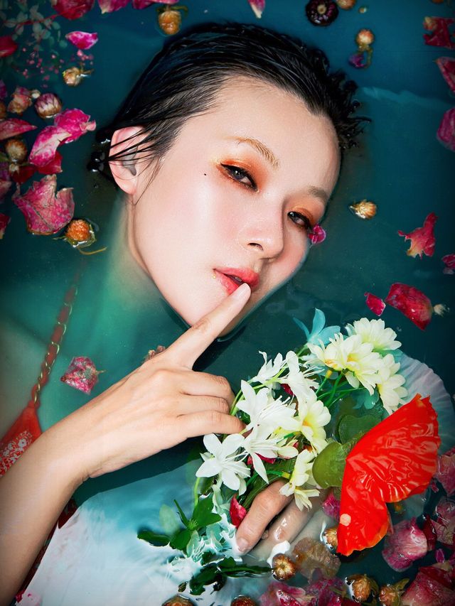 祝我生日快樂！送自己一輯浴缸生日照 