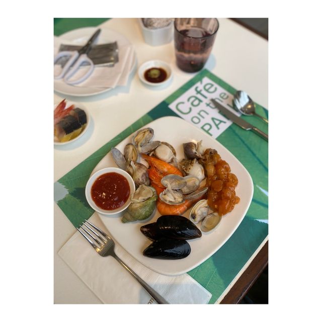 人均港幣 600  包自助午餐+ 早餐+ 房價