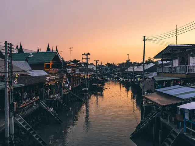 泰國景點-安帕瓦水上市場