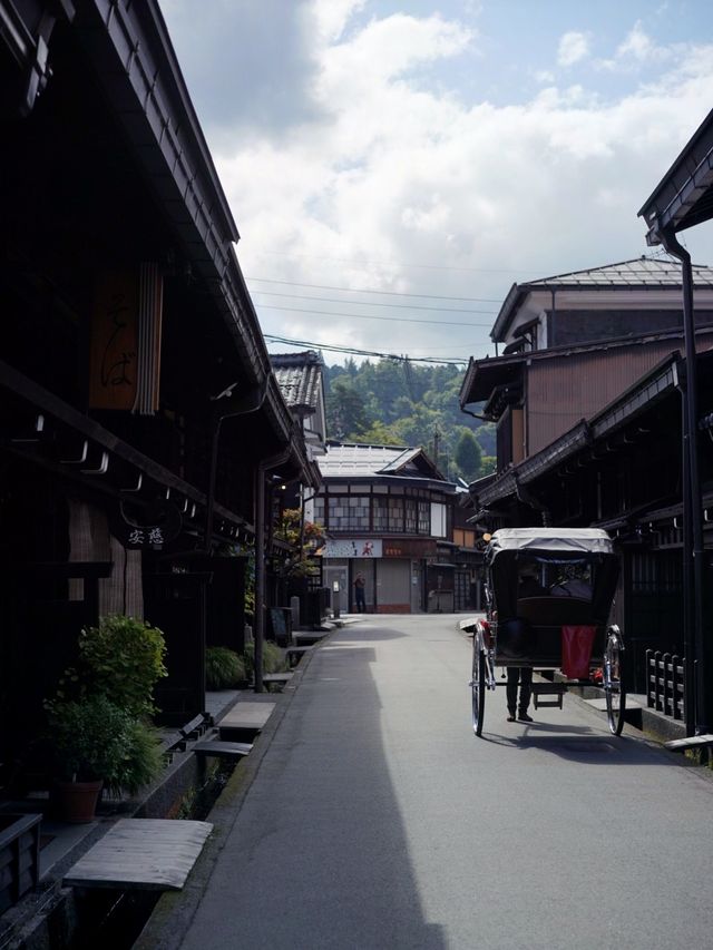 飛騨高山の『古い町並』で肉寿司を食べ歩き