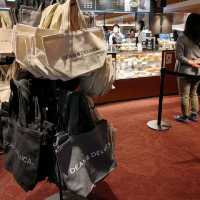 伊丹空港　ラグジュアリーなカフェとセレクトショップ
