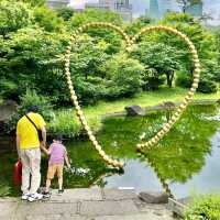 毛利庭園の写真スポット　金のハート型　Kin no Kokoro

