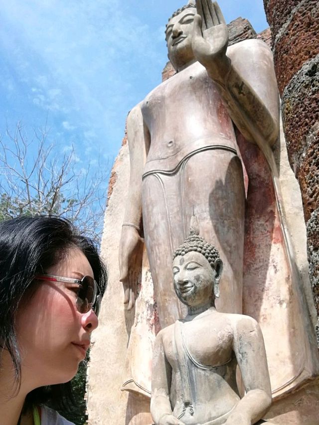 恭請踏上天梯...... Wat Saphan Hin