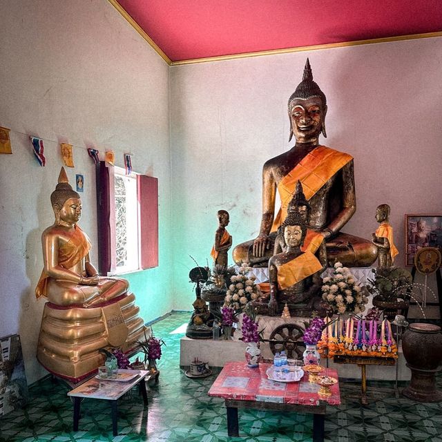 วัดเขาบางทราย ไหว้รอยพระพุทธบาท ชมวิวเมืองชลบุรี วัดเขาบางทราย ไหว้รอยพระพุทธบาท ชมวิวเมืองชลบุรี