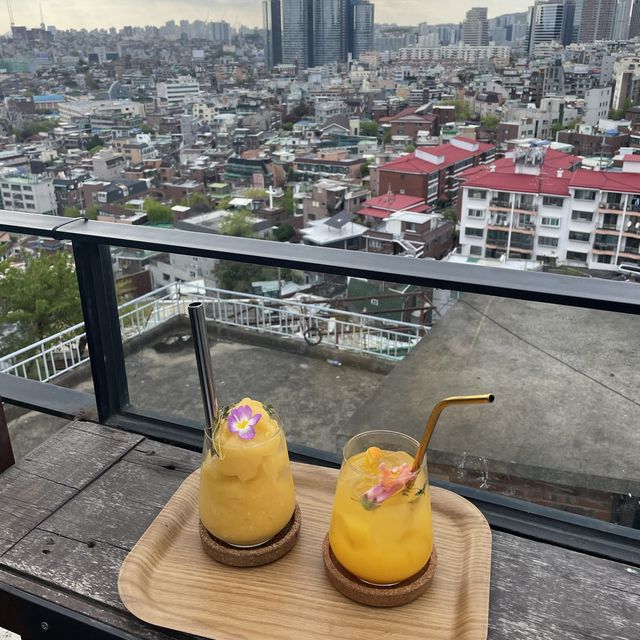 서울 시내가 한 눈에 들어오는 해방촌 루프탑 카페, 더 로얄 푸드 앤 드링크