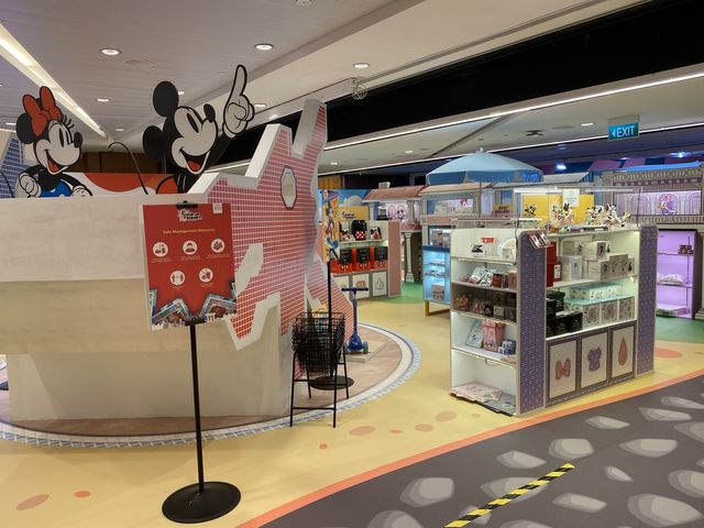 Disney Store In Singapore 😍