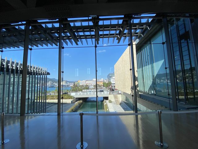 『長崎県美術館』2階部分にある『長崎県美術館カフェ』