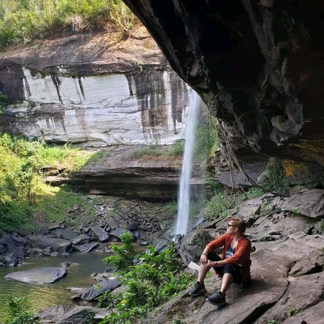 น้ำตกห้วยหลวง สวยงามอลังการ ใหญ่สุดในอีสานใต้