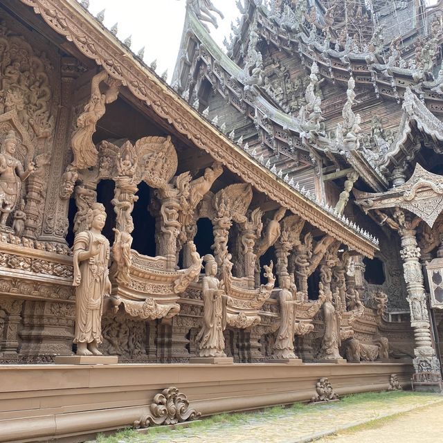 🇹🇭泰國芭提雅遊記  真理寺博物館 - 欣賞壯觀的雕像和浮雕