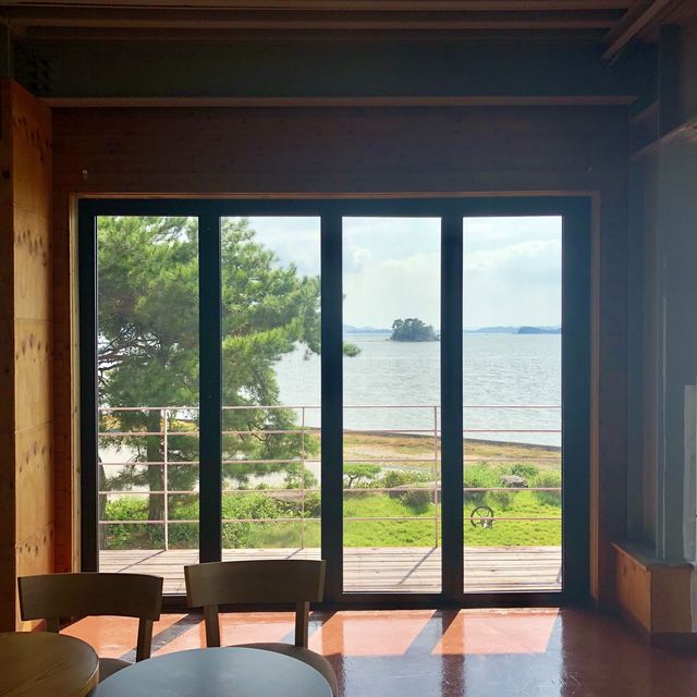 사방이 완벽한 오션뷰 카페 ‘놀’