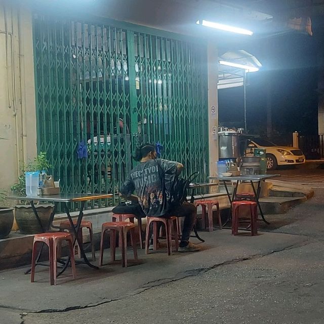 📍ราดหน้าใส่ไข่@ แชมป์ราดหน้าห้วยขวาง25
