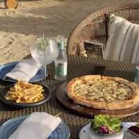 Pine beach bar : คาเฟ่ใน intercontinental phuket 