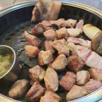 제주 노형동 맛집)돈사촌 - 육즙 폭발하는 제주 흑돼지 근고기전문점