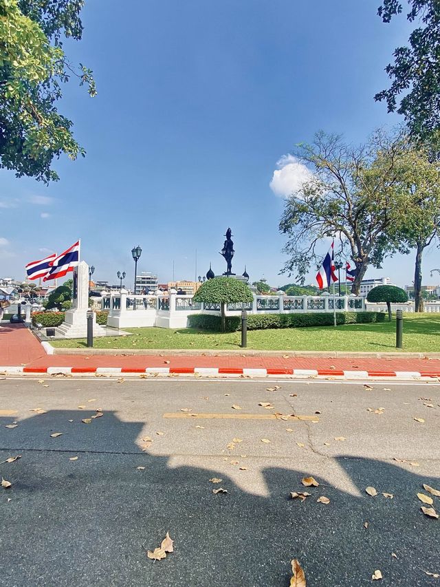 พระบรมราชานุสาวรีย์สมเด็จพระเจ้าตากสินมหาราช