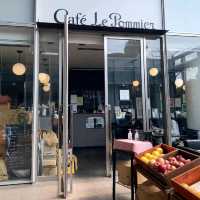 Cafe le pommier