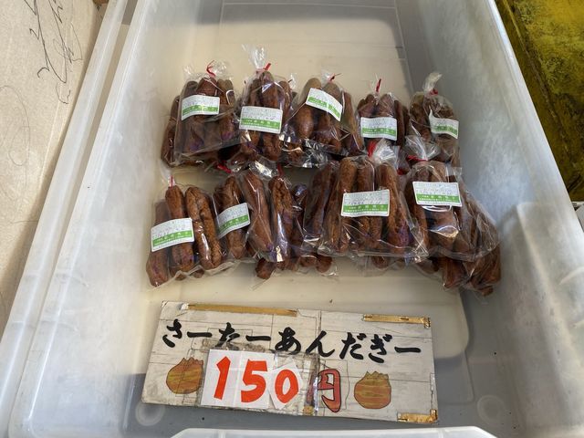 ゆいレール安里駅を降りてすぐ。沖縄の商店街『栄町市場』