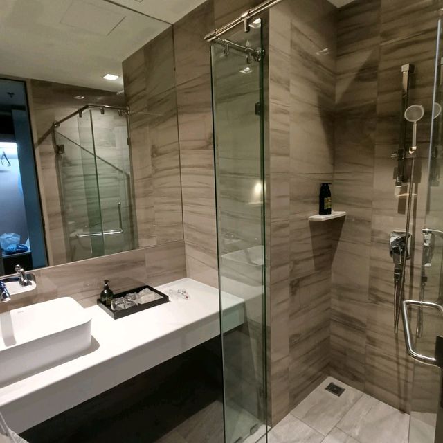 Affordable Stay with Rooftop Infinity Pool!