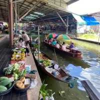 Damoen Saduak floating market 