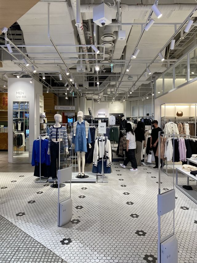 U-Plex ห้างดีเดินเพลินที่ย่าน Sinchon