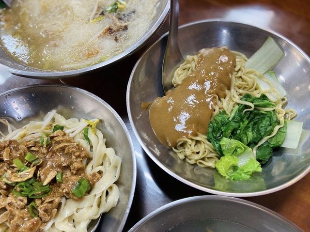 ［新竹/南寮］ 吳家麵🍜｜南寮超平價美食 麵真的都超超超大碗的 碗都比臉還大了!!而且又很好吃 CP值超高😍 