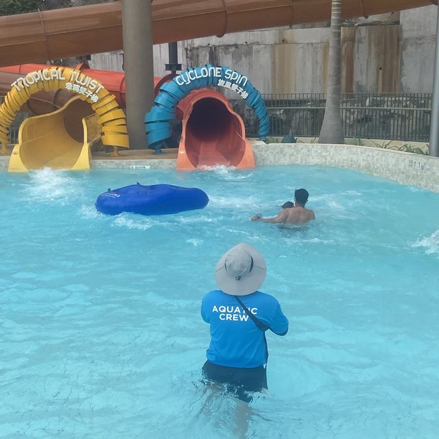 由朝玩到閉館嘅香港海洋公園水上樂園