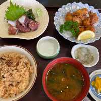 日間賀島でタコ料理を食べる離島散策の旅