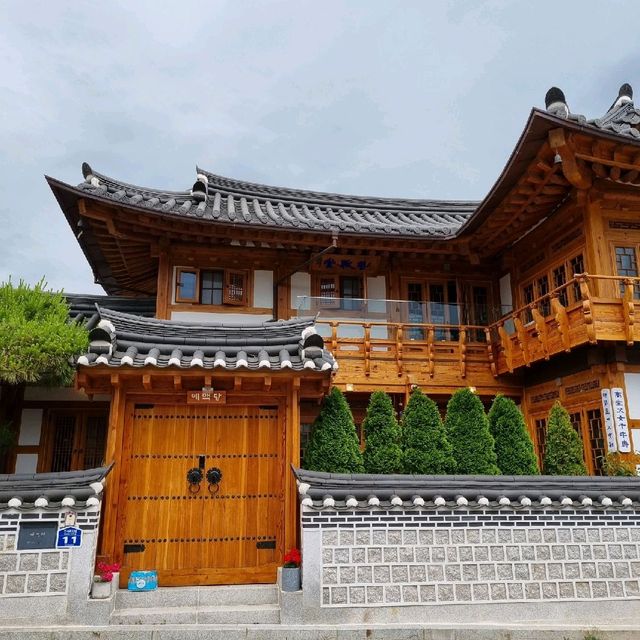 북한산과 한옥마을 조화로움 매력적 '은평한옥마을'