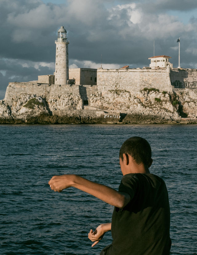 Havana | Lobster Fisherman on the Malecon