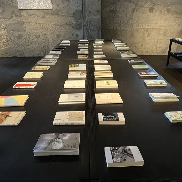 【神奈川】読書タイム。惣湯テラスのライブラリー📚