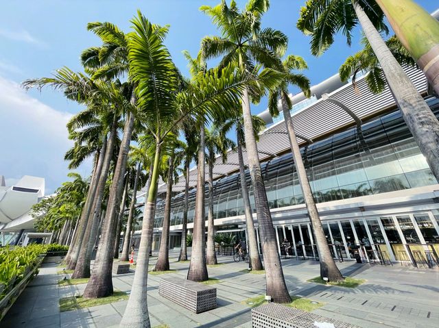 Greenery by the bay