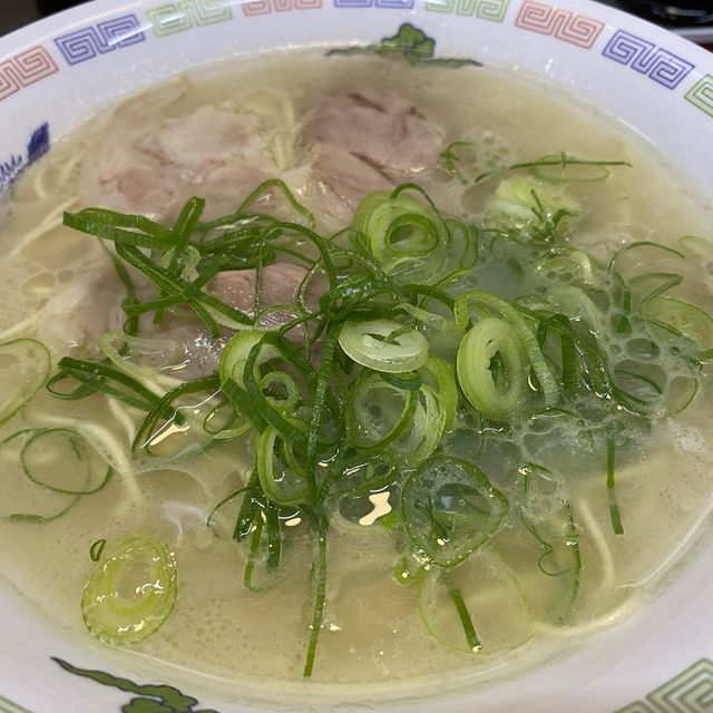 290円で食べる福岡の美味しいとんこつラーメン