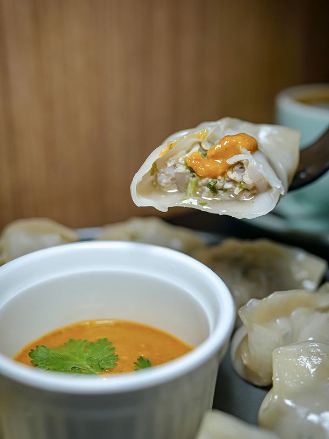 嘆杯尼泊爾咖啡,餃子湯汁多到瀉 嘆杯尼泊爾咖啡,餃子湯汁多到瀉