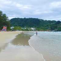 ชายหาดป่าตอง หน้าฝนก็สวยไปอีกแบบค่ะ