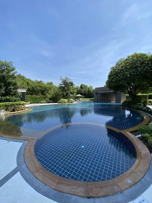 Manhattan Pattaya Hotel ทันสมัย เรียบหรู ดูดี