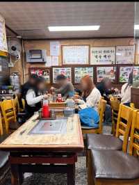 韓国/ソウル【乙支路3街】超ローカル！50年の伝統を持つ鶏丸々1羽とカルグクスが人気のお店🤍