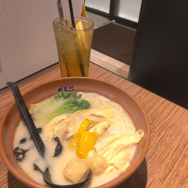 尖沙咀厚福街美食😋一碗連湯都可以飲曬嘅米線🍜
