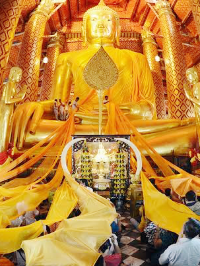 เที่ยวอยุธยา ไหว้ขอพร ถวายผ้าห่มหลวงพ่อโตองค์ใหญ่