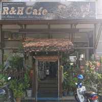 R&H Cafe Satay Maharani 