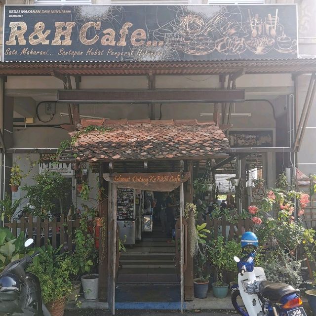 R&H Cafe Satay Maharani 