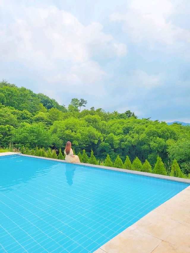 산뷰와 수영장이 이쁜 숲너울카페