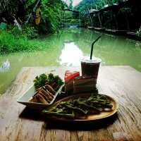 ชายสมัยคาเฟ่ 2498  คาเฟ่ไนสวน
