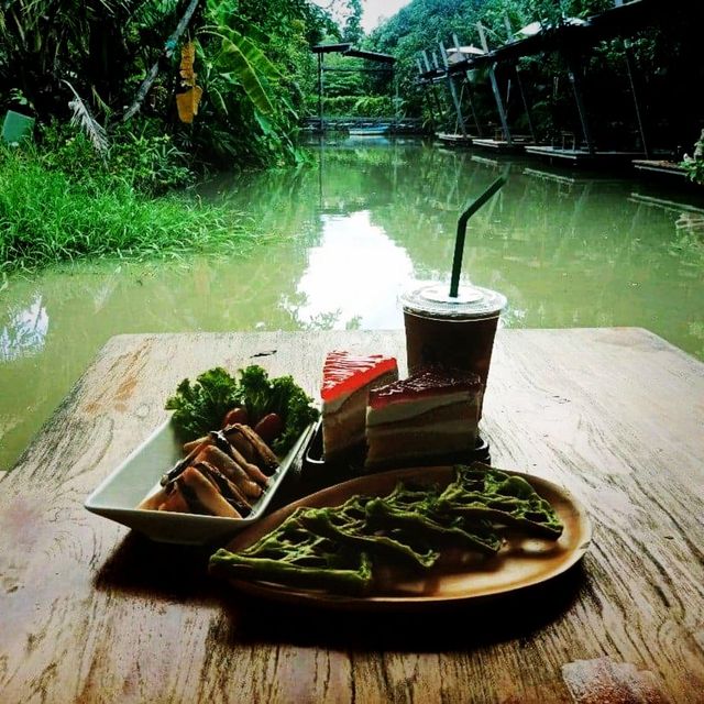 ชายสมัยคาเฟ่ 2498  คาเฟ่ไนสวน